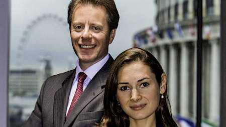 Jason Pidcock, Team-Leader der Aktieninvestments im Raum Asia-Pacific und Sophia Whitbread, Investment Manager im Emerging Markets Team bei Newton.