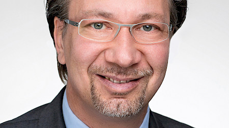 Markus Becker ist seit Anfang April 2015 als Direktor im institutionellen Vertrieb bei FRANKFURT-TRUST tätig. Er übernimmt die Leitung der Akquisition und Betreuung institutioneller Kunden. 