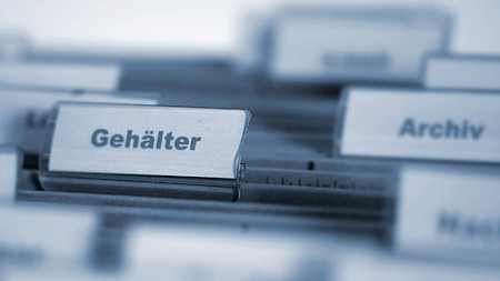 Die Grundgehälter der Banker steigen (Bild: Pixelio, Rainer Sturm).