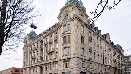 Das Utoschloss in Zürich mit Baujahr 1898.
