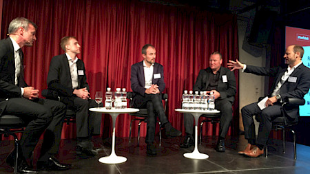 Angeregte Diskussionsrunde (v.l.): Marco Abele (Credit Suisse), Pyry Takala (True AI), Felix Niederer (True Wealth), Harald Murgas (IBM Watson Center München) und Moderator Mark Dittli (Finanz und Wirtschaft).
