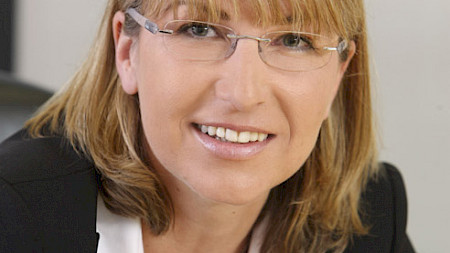 Karin Russell-Wiederkehr wird Head of ETF, Indexing & Smart Beta Sales Schweiz bei Amundi.