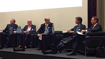 (V.l.n.r) Bolko Hohhaus, CEO, HCP Hohaus Advisory; Paul Krummer, CEO coamparis.ch; Marco Chinni, Partner & CEO Prime Coach (Moderator); Andreas Dietrich, Leiter Competence Center Financial Services, Institut für Finanzdienstleistungen Zug IFZ; Harold Reczek, Head Distribution EMEA & Switzerland Asset Management, Credit Suisse