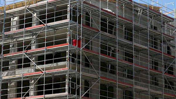 Realstone erhöht Kapital und geht an die Börse