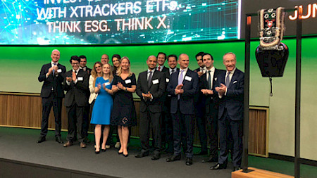 Das DWS Team beim Bell Ringing Event zur Lancierung ihrer neuen ETFs an der SIX.
