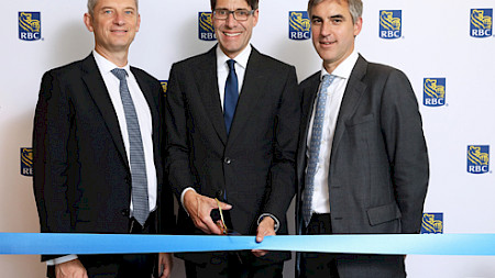 (v.l.n.r.) Sebastien Danloy, CEO, RBC Investor Services Bank; Pascal Thorens, Managing Director Switzerland and Richard Street, Head of Client Coverage in Europe & Middle East, RBC Investor & Treasury Services bei der offiziellen Eröffnung.