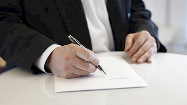 Unternehmerfamilien erwerben Berenberg Bank