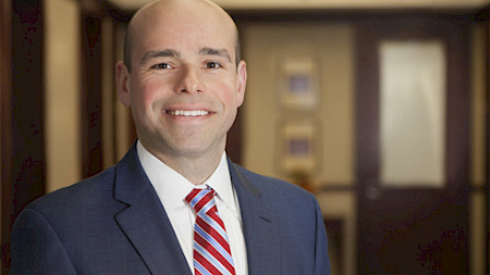 Jim Lydotes leitet den BNY Mellon Global Infrastructure Income Fund.