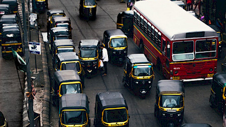 Strasse in Mumbai, Indien (Bild: Unsplash)