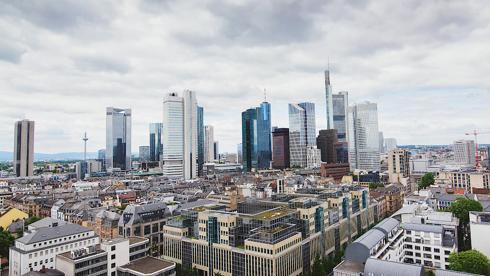 Der Wohnimmobilienmarkt in den Städten, wie hier in Frankfurt, floriert. (Bild: Pixabay)