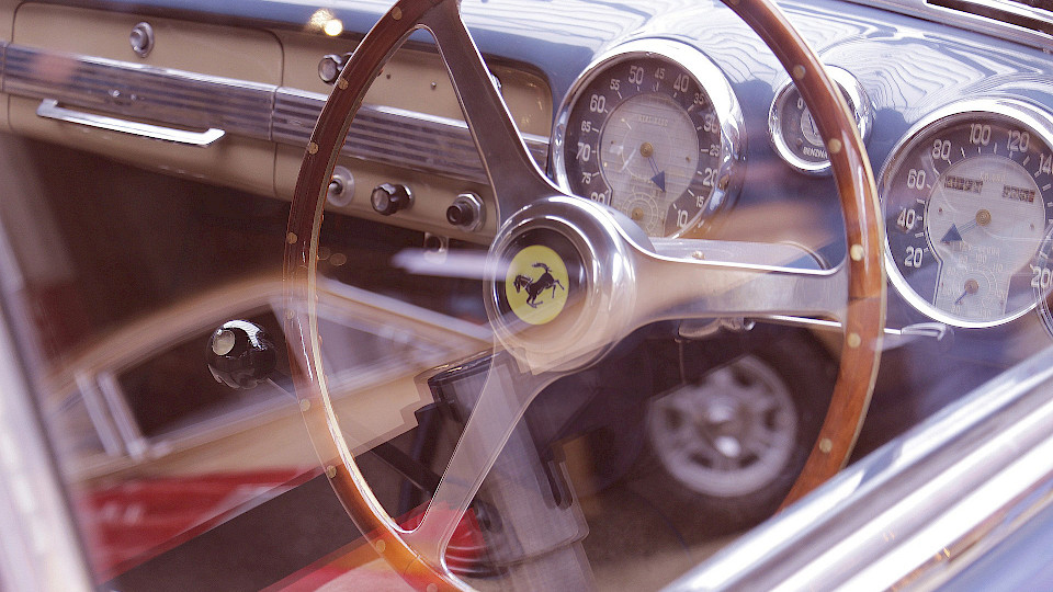 Vermögende Kunden schätzen auch Sachwerte wie Oldtimer. Bild: Pixabay