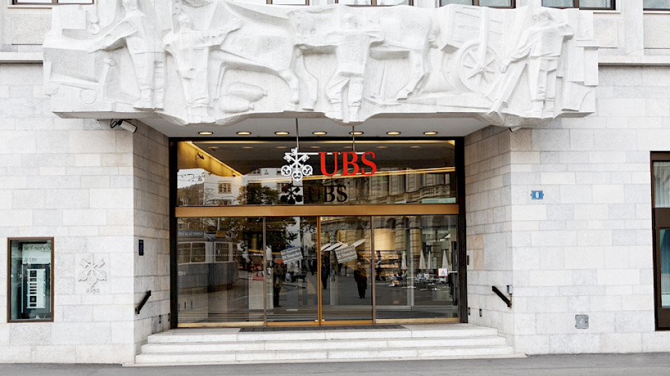 UBS schliesst sich in Japan mit Sumitomo Mitsui Trust zusammen.