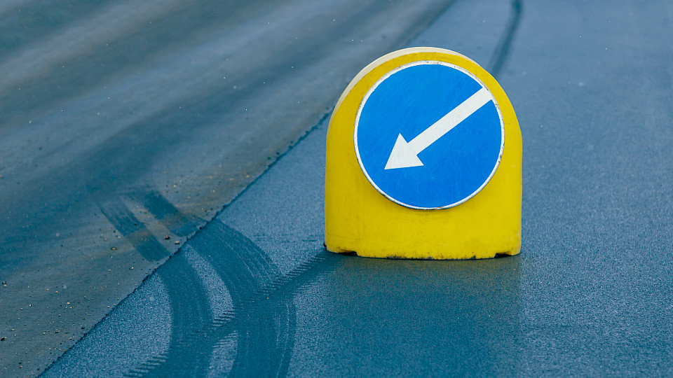 Notenbanken vollziehen einen Spurenwechsel. (Bild: Svyatoslav Balan/Shutterstock.com)