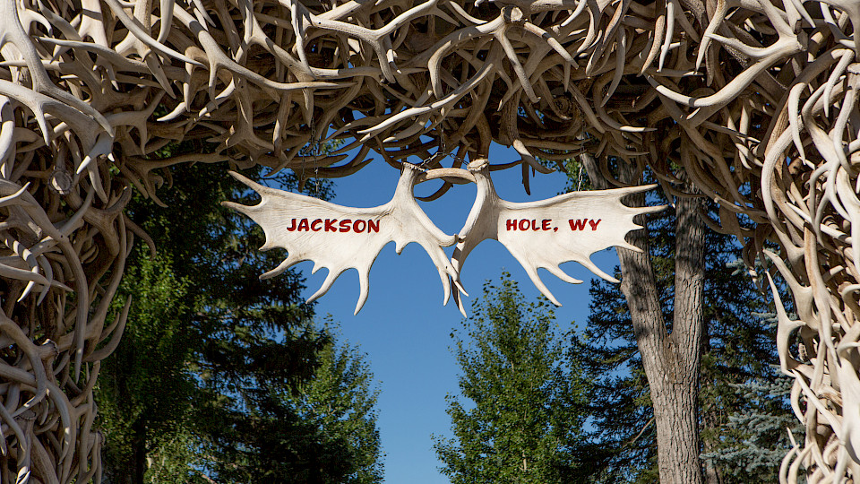 In Jackson Hole wird das Interesse auf die Fed gerichtet sein. (Bild: Mishella/Shutterstock.com)