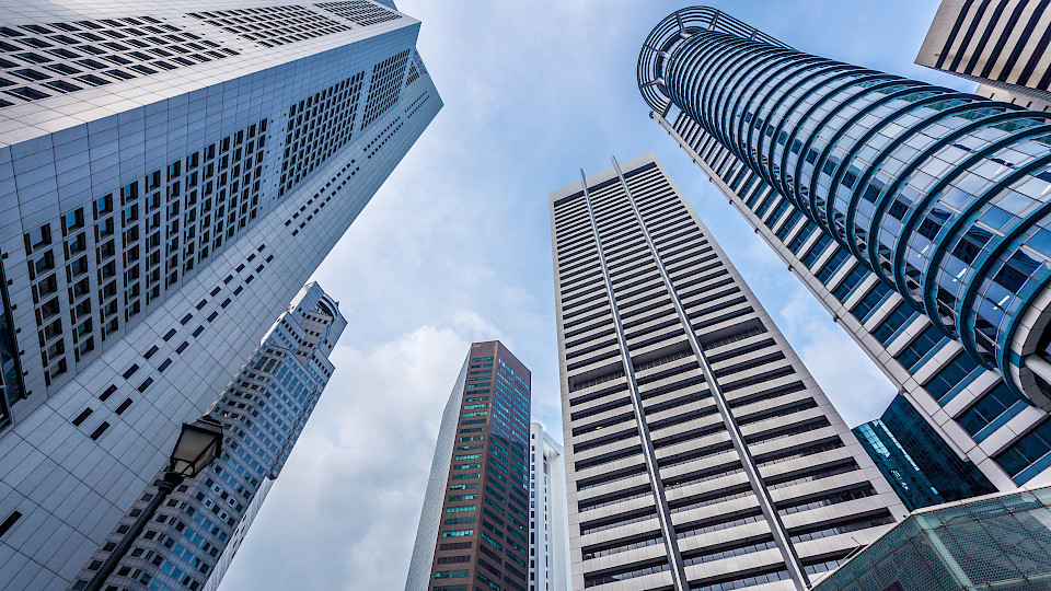 Nur wenig Pensionskassen investieren in ausländische Immobilien. (Bild: Shutterstock.com, Pakpoom Phummee)