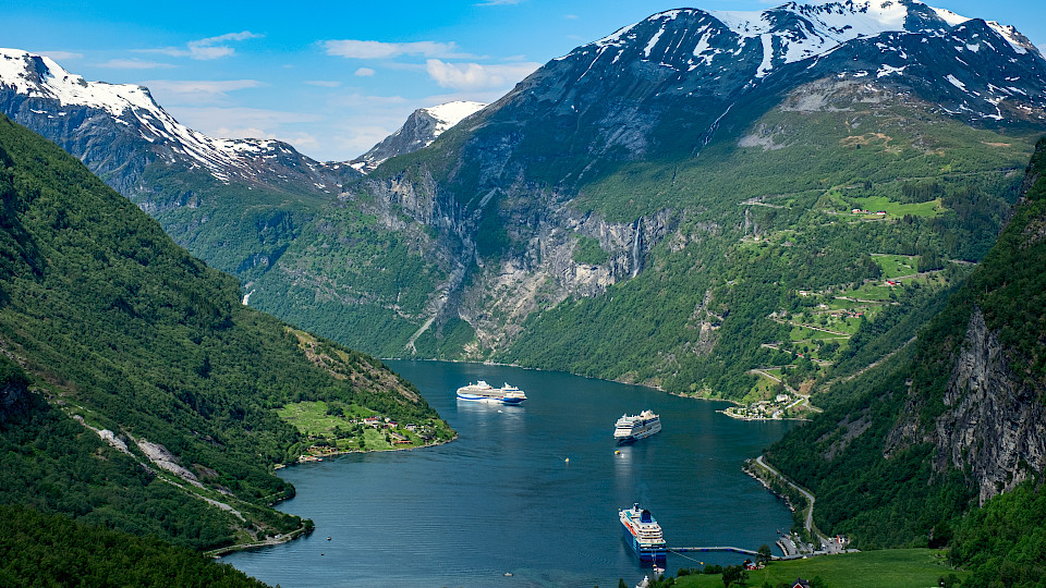Norwegen hat bereits damit begonnen, den Redereien Restriktionen aufzuerlegen. (Bild: shutterstock.com, MikhailBerkut)