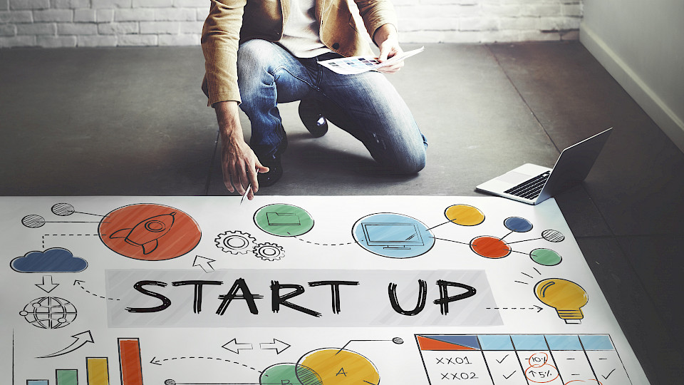 In Europa können Jungunternehmen häufig auf die Unterstützung von Investoren zählen. (Bild: shutterstock.com/Rawpixel.com)