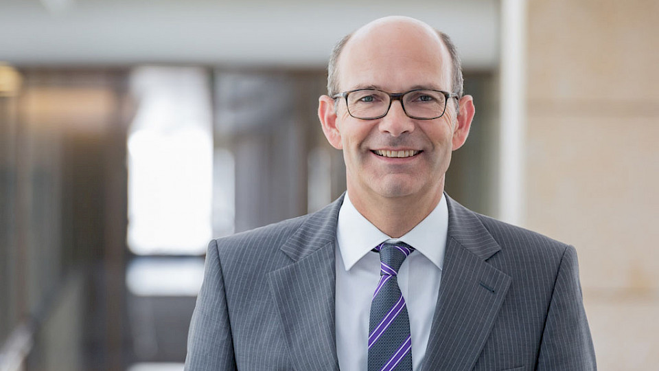 Urs Fäs, Head of Investment Products bei UBS Asset Management, Real Estate Switzerland: "Wir verstehen Nachhaltigkeit auch als Innovationstreiber für stetige Weiterentwicklung. 
Als verantwortungsvoller Investor zielen wir auf die nachhaltige Optimierung des Portfolioprofils
unserer Fonds.»