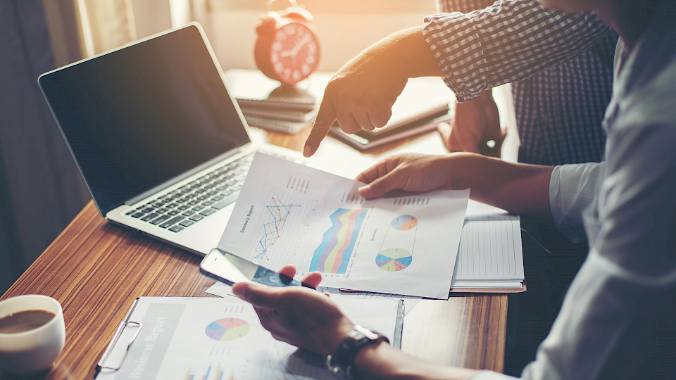 Eine langfristige, ganzheitliche Planung der persönlichen finanziellen Situation ist im Hinblick auf die Pensionierung unerlässlich. (Bild: Shutterstock.com/Crazystocker)