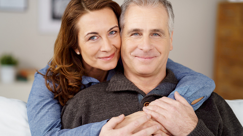 Im neuen Jahr müssen Versicherte bezüglich Erbrecht entscheiden, ob das Vorsorgevermögen dem Lebenspartner oder den Kindern zugunsten kommen sollte. (Bild: Shutterstock.com)