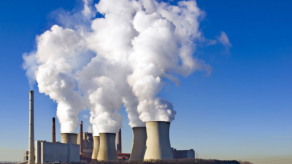 In Kohlekraftwerke zu investieren, wird angesichts des Klimawandels immer mehr zum Politikum. (Bild: Shutterstock.com)