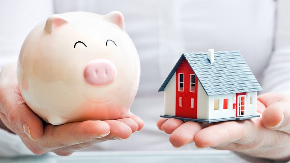 Die Hypozinsen werden auch 2020 das Sparschwein schonen. (Bild: Shutterstock.com)