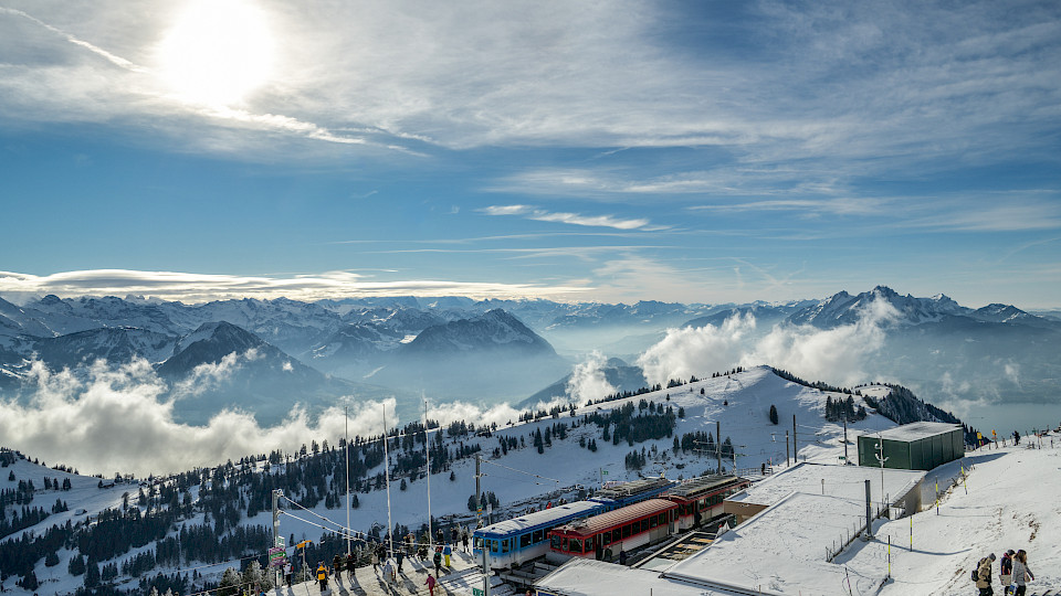 Tortz einiger Wolken am Horizont präsentiert sich die Wirtschaftslage 2020 freundlich. (Bild: Shutterstock.com/Michal Stipek)