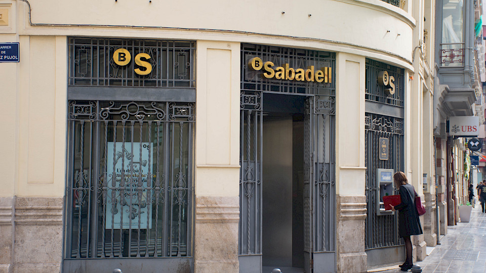 Amundi wird von der regionalen Präsenz der Banco Sabadell mit ihren 1