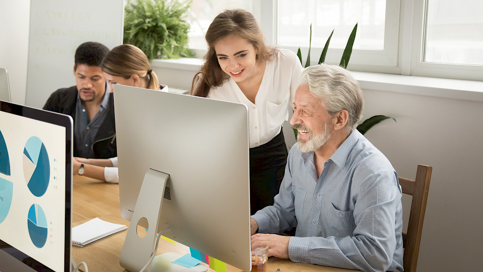 Die demografische Entwicklung erfordert eine Anpassung des Rentenalters und eine flexiblere Altersvorsorge. (Bild: Shutterstock.com/fizkes)