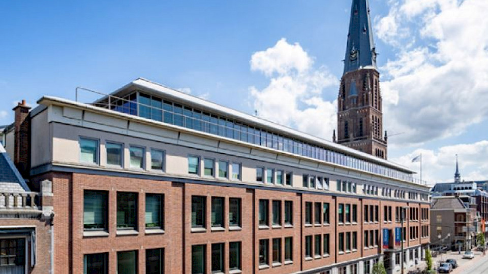 Der Swiss Life Immobilien Fonds hat weitere Immobilien erworben, unter anderem das Gebäude im Bild in Den Haag.