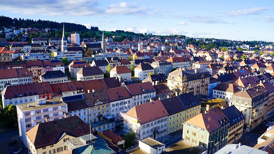 In La Chaux-de-Fonds, das 2009 zum UNESCO-Welterbe erklärt wurde, sind die Mieten am günstigsten. (Bild: Shutterstock.com)