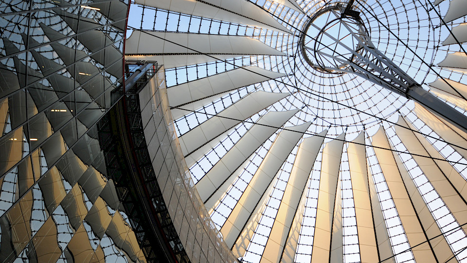 Europäische Immobilien, wie hier das Sony Center in Berlin, befinden sich weiterhin in der Expansionsphase. (Bild: iStock)
