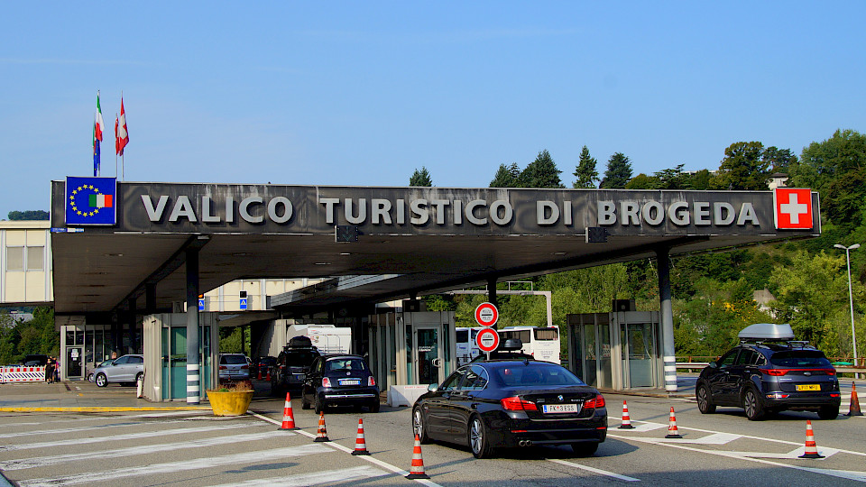 Drastische Massnahmen wie Grenzschliessungen an der italienischen Grenze sind hoffentlich vermeidbar. (Bild: shutterstock.com/Jarretera)