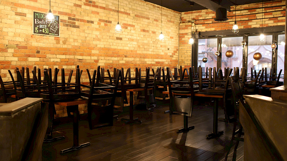 In den USA wurden im Freizeit- und Gastgewerbe am meisten Arbeitslosenanträge verzeichnet. (Bild: Shutterstock.com)