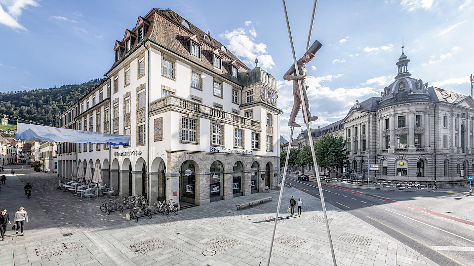 Ein Bankrat der Graubündner Kantonalbank (GKB) tritt wegen einem umstrittenen Drittmandat per sofort zurück.