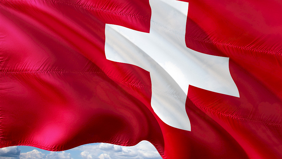 UBS hat das BIP-Wachstum für das Jahr 2020 von -4,6% auf -5,5% revidiert und erwartet für das Jahr 2021 ein Wachstum von 4,4% statt wie bisher 3,9%. (Bild: Shutterstock.com/Red in)