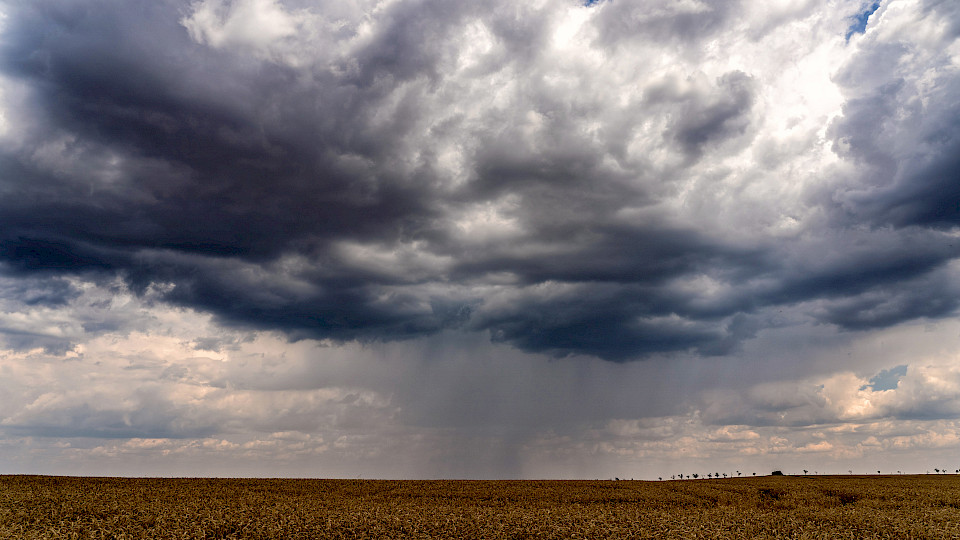Am Schweizer M&A-Markt ziehen dunkle Wolken auf. (Bild: Shutterstock.com/1tomm)