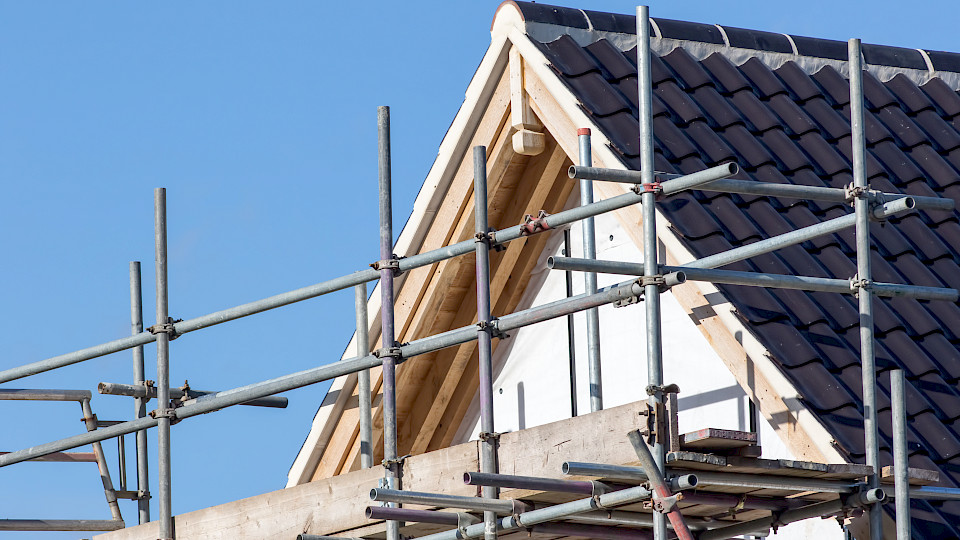 Raiffeisen und Mobiliar spannen zusammen und entwickeln ab 2021 das Geschäftsfeld Wohnen gemeinsam. (Bild: Shutterstock.com/Ian Dyball)