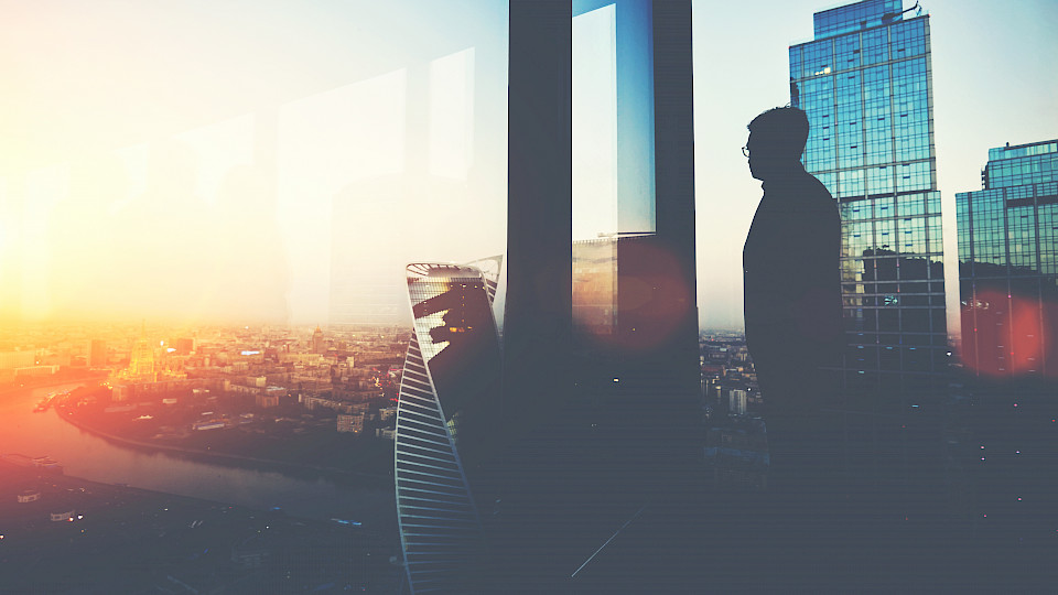 Die Finanzbranche stellt sich in der Corona-Krise trotz voraussichtlicher finanzieller Abstriche als attraktiv heraus. (Bild: Shutterstock.com/GaudiLab)