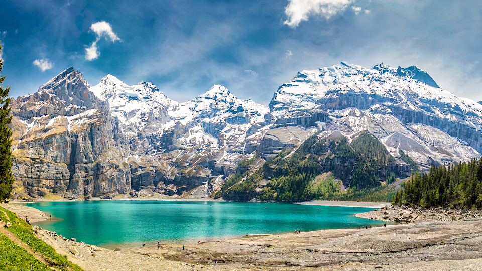 Der schonende Umgang mit Umwelt und Ressourcen ist auch für die Finanzbranche die einzige Option (Bild von shutterstock.com/ Eva Bocek).