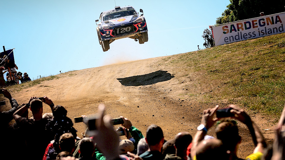 Einige Fondskategorien sind seit dem Corona-Kurssturz am 18. März 2020 regelrechte Performance-Überflieger. (Bild: Shutterstock.com/Rodrigo Garrido)