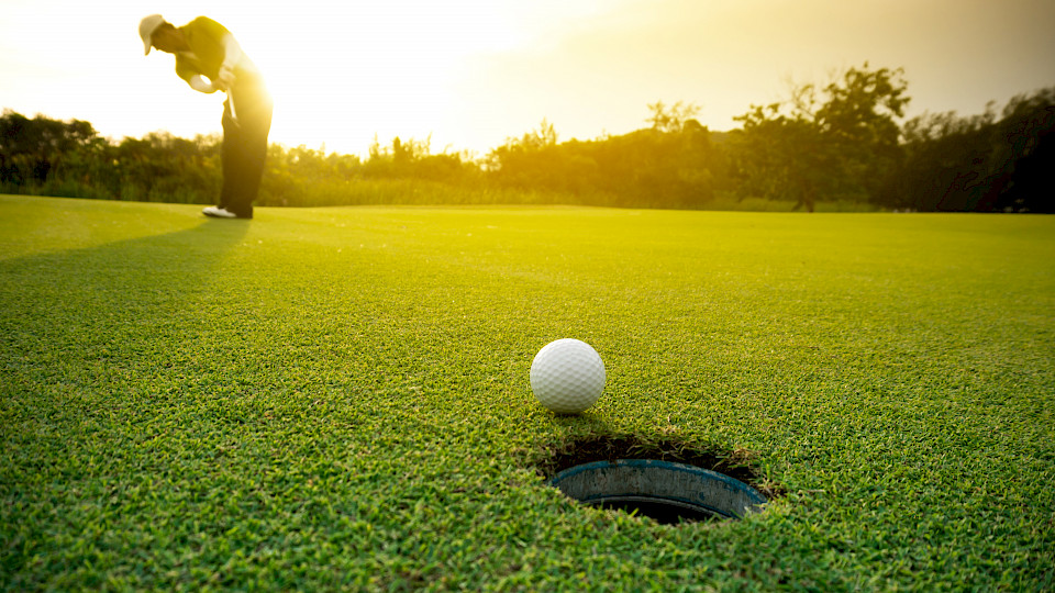 Im Basisszenario von Swiss Life AM wird das BIP der Schweiz Im letzten Quartal 2021 immer noch 3 Prozentpunkte unter der Trendlinie der Jahre 2010 bis 2019 zu stehen kommen. (Bild: Shutterstock.com/sattahipbeach)