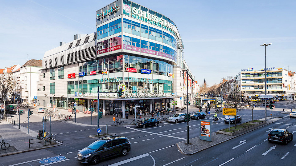 Das Schloss-Strassen-Center in Berlin gehört zum Immobilienportfolio von Benson Elliot. (Bild: ZVG)