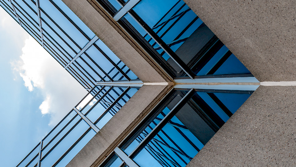 Wolken ziehen auf über dem Schweizer Immobilienanlagemarkt. (Bild: Shutterstock.com/Taurus106)