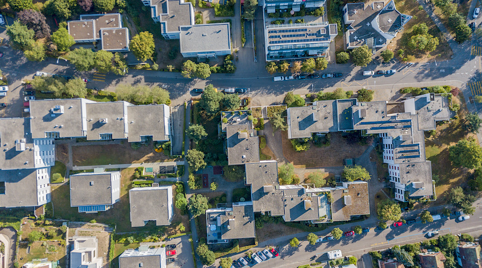 Die Pensionskasse des Kantons Zürich verlangt für eine zehnjährige Festhypothek aktuell mit 0,78% am wenigsten. (Bild: Shutterstock.com/Swissdrone)