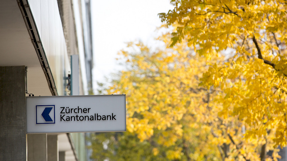 Die Zürcher Kantonalbank stellt drei neue Analysten ein.