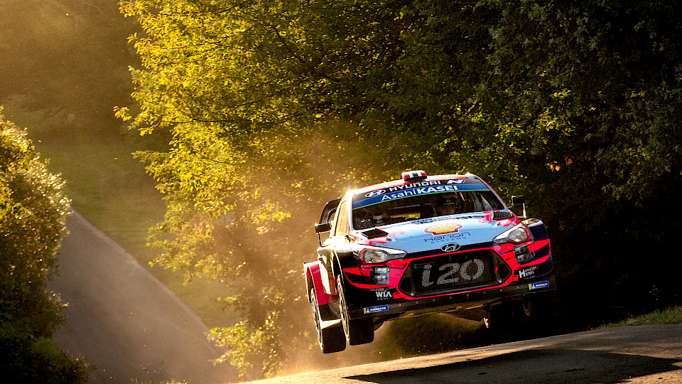 Die Börsen haben zum Jahresende eine regelrechte Rally hingelegt. (Bild: Shutterstock.com/Rodrigo Garrido)