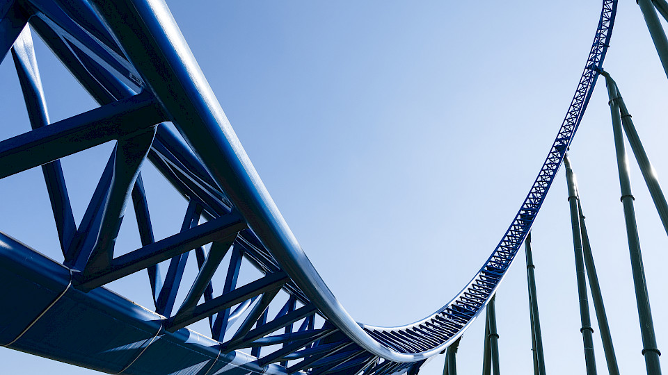 Wird das Anlagejahr 2021 eine ähnliche Achterbahnfahrt wie 2020? (Bild: ZVG)