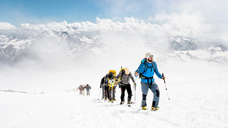 Nach dem Corona-Crash sind die Pensionskassen dank der positiven Marktentwicklung ab dem zweiten Quartal wieder aus dem Nebel hoch gekommen. (Bild: Shutterstock.com/yanik88)