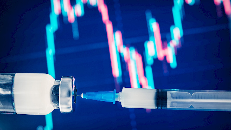 Wie stark sich die Wirtschaft 2021 erholen wird, hängt von den Covid-19-Impfungen ab. (Bild: Shutterstock.com/Parilov)